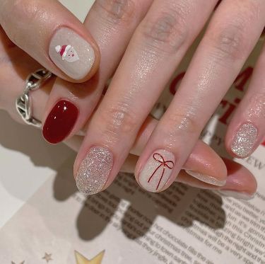 Nail Art Xmas Ideas, Nail Cristhmas Design Simple, Nail Korean Style Christmas, Christmas Nails Korean, Korean Christmas Nails, Noel Nail, Nail Noel, Nail Christmas, Rave Nails