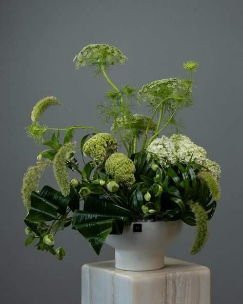 Green Floral Arrangements, Faux Arrangements, Flower Styling, Plant Combos, Office Flowers, Aesthetic Plants, Greenery Arrangements, Large Flower Arrangements, The Language Of Flowers