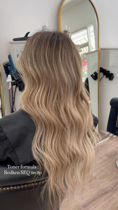 Balayage Hair Highlights Blondes, Butter Beige Balayage, Highlights Sandy Brown Hair, In Between Blonde And Brunette, Partial Balayage Bronde, Balayage Hair No Money Piece, Honey Balayage Dark Roots, Gold Blonde Highlights On Brown Hair, Bright Blonde To Dark Blonde