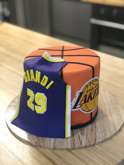 Lakers Cake Ideas, Lakers Shirt, Lakers Kobe, Dad Birthday Cakes, Basketball Theme, Basketball Party, Cute Boyfriend Gifts, Little Cakes, Custom Cake Toppers