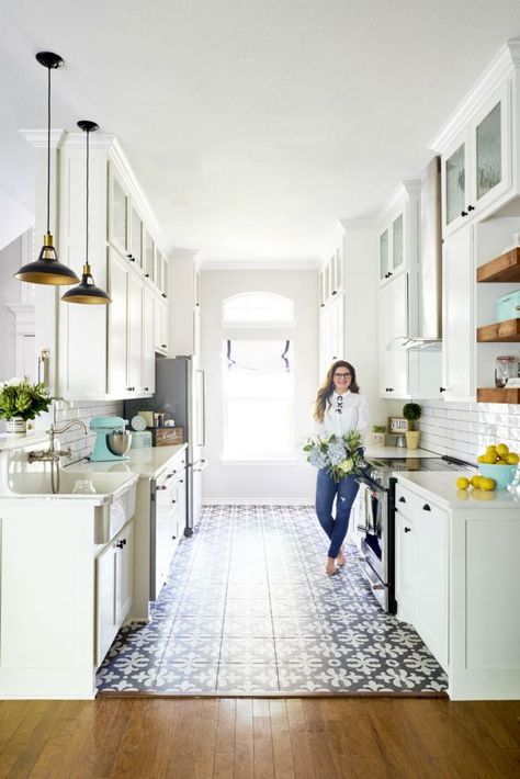 White Galley Kitchens, Galley Kitchen Renovation, Long Narrow Kitchen, Turquoise Accessories, Galley Kitchen Design, Galley Kitchen Remodel, Galley Kitchens, Narrow Kitchen, Designer Kitchen