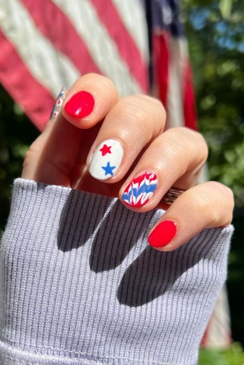 Patriotic Nails Easy, Nails With Fireworks, Patriotic Toe Nails, Diy Fourth Of July Nails, Classy Nail Polish, Fourth Of July Nails Easy, Firework Nail Art, Firework Nails, Nail Polish Colors Summer