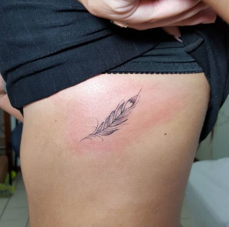 Small Feather Tattoo On Rib Cage By Modificart Woodworking Tattoo Ideas, Feather Rib Tattoos, Tattoo Plume, Hand Tattoo Cover Up, Small Skull Tattoo, Small Geometric Tattoo, Cage Tattoos, Rib Tattoos For Women, Ribcage Tattoo