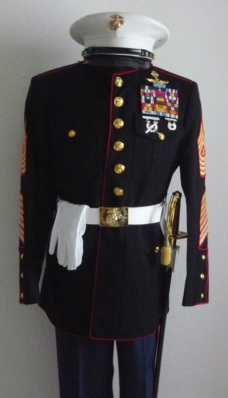 Marine Dress Blues Uniform, Us Marines Uniform, Marine Corps Dress Blues, Marines Dress Blues, Usmc Clothing, Usmc Dress Blues, Us Military Medals, Usmc Uniforms, Marine Corps Uniforms