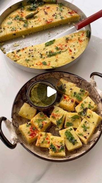 CFO | Chief Foodie Officer on Instagram: "Certain snacks are truly delicious …. And this Moong Dal Dhokla is surely one of them !!! You gotta surely try this one 😍🔥  Ingredients -  Moong Dal - 1 cup  Urad Dal - 1/2 cup  Curd - 2 tbsp  Salt - as per taste  Curry leaves - 4/5  Ginger - 3/4  Green Chillies - 2  Water - 1/4 cup  Suji - 1/2 cup  Oil - 1 tbsp  Eno - 1/2 packet   For the tempering : Oil - 1 tbsp  Mustard Seeds - 1 tsp  Curry Leaves - 3/4  Sesame Seeds - 1 tsp  Green Chilly - 2  Hing - a pinch  Lime Juice - 1/2 lime  Sugar - 1 tsp  Water - 2 tbsp   - Steam for 20/25 mins  - Soak Moong Dal and Urad Dal for 3/4 hrs  - Once you add Suji into the batter allow it to rest for 15 mins  - In the tempering add a little water so that the mixture becomes a little liquidy and smears evenly Moong Dal Dhokla Recipe, Moong Dal Dhokla, Green Moong Dal Chilla, Masoor Dal Chilla, Dal Dhokli Recipe Gujarati, Yellow Dal Tadka, Gujarati Food, Gujarati Snacks, Dhokla Recipe