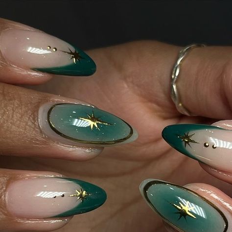 Lynlyn Nails LLC | Gainesville, FL | Licensed Nail Specialist on Instagram: "✨Emerald Envy✨  ✨This is builder gel on her natural nails ✨basic art 🤩 💓Book me through the link in my bio 💖Accept new clients 🤩  #gainesvillenailtech #UFnails #nailart #gainesvillefl #nailsofinstagram #gelXnails #nailstagram #buildergel  #airbrushnails#chromenails" Hozier Nail Art, Hozier Nails Ideas, Hozier Nails, Book Nails Designs, Wicked Inspired Nails, Nail Art Hijau, Elphaba Nails, Lotr Nails, Builder Gel Nails Design