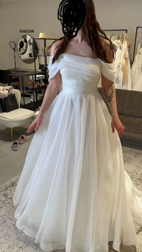 Bigger Chest Wedding Dress, Bodysuit Under Wedding Dress, Classic Wedding Dress Curvy, Big Size Wedding Dress Curvy Bride, Midsize Bride Wedding Dress, Wedding Dresses Midsize, Curvy Wedding Dress Sleeves, Mid Size Wedding Dresses, Midsize Wedding Dress