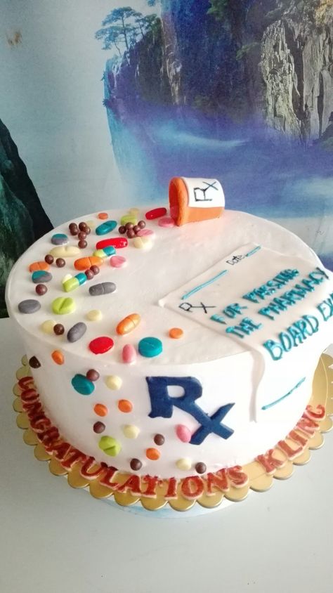 Pharmacist Theme Party, Cake For Pharmacist, Pharmacy Graduation Cakes, Pharmacy Cake Ideas, Pharmacist Cake Ideas, Pharmacy Party, Doctor Birthday Cake, Pharmacy Cake, Pharmacy Study