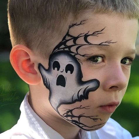 This ghost design by @daydreamfacepaintingboise is perfect for Halloween gigs! We love Halloween here at facepaint.com! What is your… Halloween Face Paint Kids, Kids Halloween Face Paint, Kids Halloween Makeup, Ghost Face Paint, Facepainting Halloween, Face Painting Halloween Kids, Halloween Face Paint Designs, Easy Halloween Face Painting, Halloween Face Painting