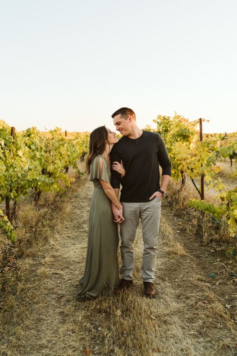 Cliffside Winery Engagement Session - what to wear to your engagement session - couples photo ideas #pnwweddingphotographer Olive Green Engagement Photos, Fall Couple Pictures Outfits, Fall Engagment Picture Outfit Ideas, Vineyard Engagement Photoshoot, Vineyard Photoshoot Couple, Napa Engagement Photos, What To Wear For Engagement Pictures, Winery Couples Photoshoot, Winery Couple Pictures