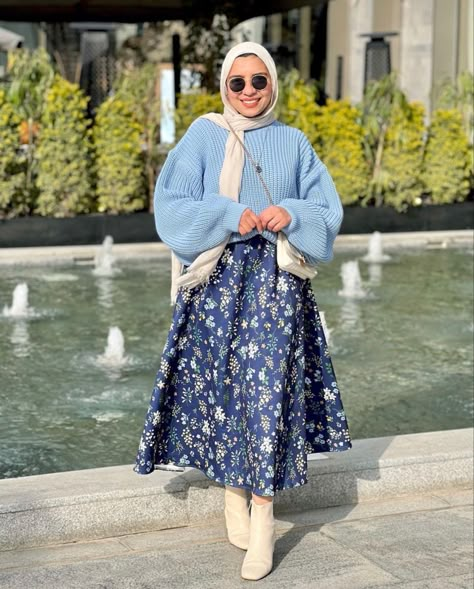 Blue Cardigan Outfit Hijab, Colorful Style Outfits, Winter Modest Outfits, Dressy Fashion Outfits, Modest Winter Outfits, Stylish Outfits Casual, Hijab Fashion Summer, Persian Fashion, Long Skirt Fashion