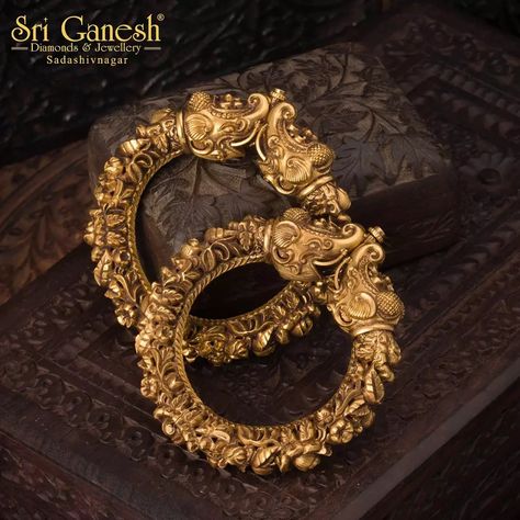 Gold Traditional Jewellery, Bridal Kada Design, Gold Bangles Indian Design Traditional, Bridal Gold Jewellery Indian, Bangles Design Gold, Wedding Bangles Indian, Traditional Gold Jewellery, Devil In Disguise, Sri Ganesh