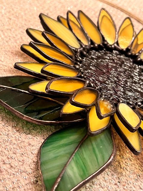 Stained Glass Sunflower Patterns Free, Stained Glass Sunflower, Glass Butterflies, Glass Sunflower, Stained Glass Patterns Free, Glass Art Pictures, Glass Fusion Ideas, Glass Window Art, Art Glass Lamp