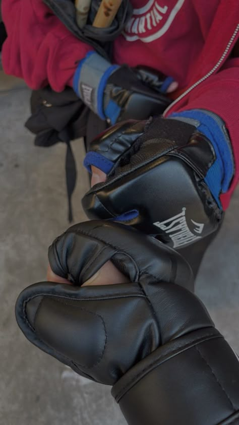 Boxing Snap, Boxe Aesthetic, Boxer Aesthetic, Boxe Thai, Best Sport, Gym Pictures, Biker Aesthetic, Boxing Girl, Gym Fits