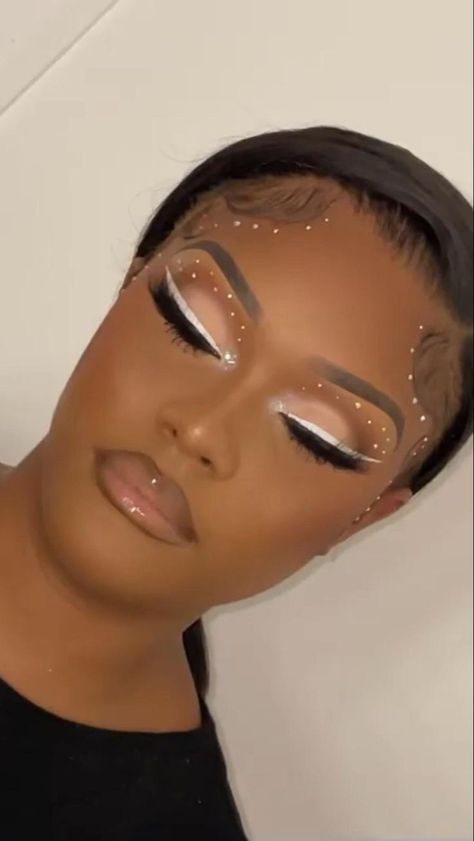 Mint Green Makeup Looks Black Women, Makeup Theory, Bday Makeup, Prom 2k24, Maquillage Yeux Cut Crease, Birthday Makeup Looks, Gold Makeup Looks, Glitter Makeup Looks, Rhinestone Makeup