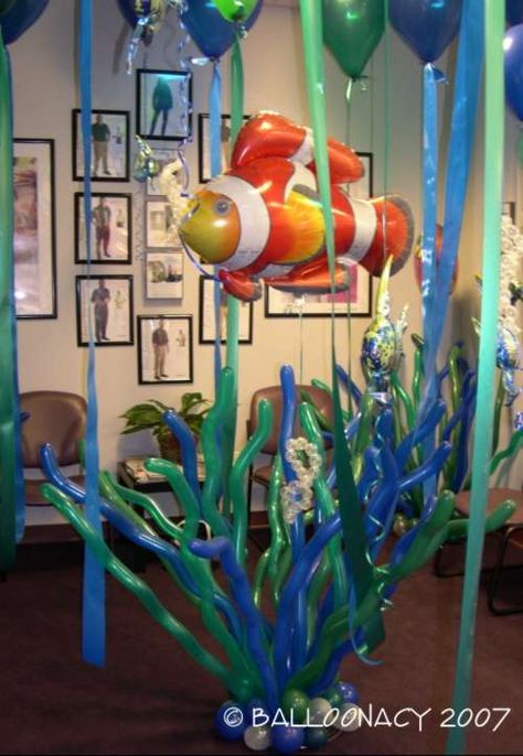 centerpiece decor Underwater Theme Party, Dolphin Party, Underwater Party, Nemo Party, Sea Party Ideas, Underwater Theme, Ocean Party, Sea Birthday Party, Mermaid Under The Sea