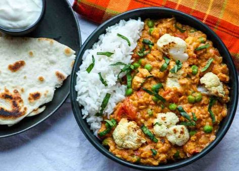 Roasted Cauliflower Lentil Curry - Red Lentil Curry Cauliflower Lentil Curry, Red Lentil Curry, Chicken Lentil, Vegan Curry, Lentil Curry, Red Lentil, Delicious Vegetarian, Meatless Monday, Meatless Meals