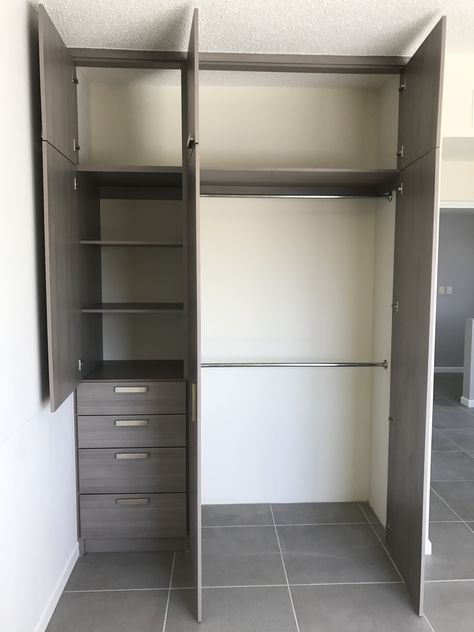 Gray Closet 2 Ideas Closets Pequeños, Latest Cupboard Designs, Gray Closet, Room Maker, Almirah Designs, Elevated Home, Study Room Design, Closet Chico, Closet Organizing Systems