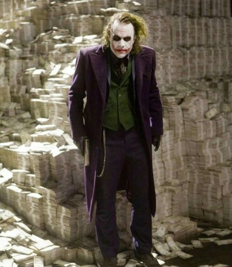 The Joker With Pile Of Money Joker Dark Knight, Der Joker, Joker Heath, The Dark Knight Trilogy, Joker Pics, Watch The World Burn, Heath Ledger Joker, Joker Wallpapers, Joker Is