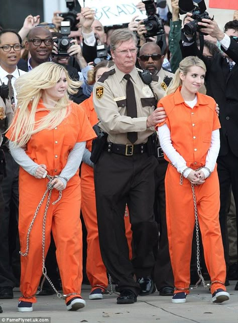 Stars of Scream Queens spotted filming scene in orange prison jumpsuits and shackles Inmate Costume, Halloween Prisoner Costume, Prison Jumpsuit, Prison Outfit, Chanel 5, Abigail Breslin, Best Friend Halloween Costumes, Orange Jumpsuit, Diy Halloween Costumes For Women