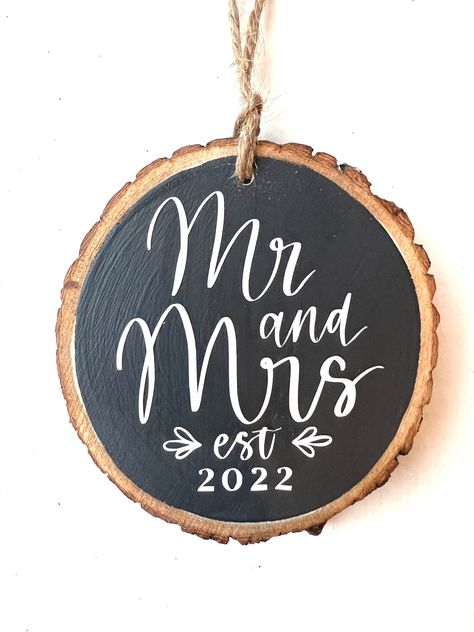 Wood Slice Ornament Ideas Cricut, Just Married Ornaments Diy, Mr And Mrs Ornament Diy, First Christmas Married Ornament Diy, Diy Wedding Ornaments, Ornament Wedding Favors, Wedding Christmas Ornaments, Wood Slice Christmas, Mr And Mrs Ornament