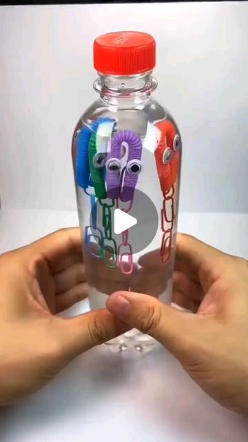 Craft Games, Paperclip Crafts, Diy Jellyfish, Water Bottle Plastic, Water Bottle Crafts, Straw Crafts, Jellyfish Craft, Keep Kids Busy, Sensory Bottles