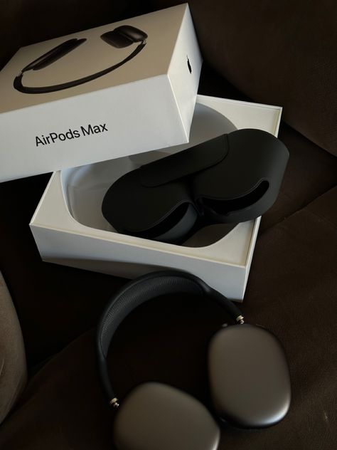 audífonos apple, AirPods Max Airpods Max Aesthetic, Airpod Maxes, Instastories Ideas, Airpod Pros, Max Aesthetic, Mens Bedroom Decor, Airpod Max, Elizabeth 2, Study Desk Decor