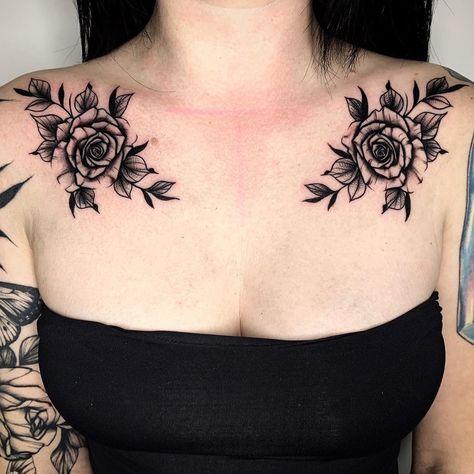 Destaques da terceira semana de Setembro - Tattoo2me Magazine Front Shoulder Tattoos, Clavicle Tattoo, Bone Tattoos, Inspiration Tattoos, Chest Tattoos For Women, Chest Piece Tattoos, Dope Tattoos For Women, Shoulder Tattoos For Women, Collar Bone Tattoo