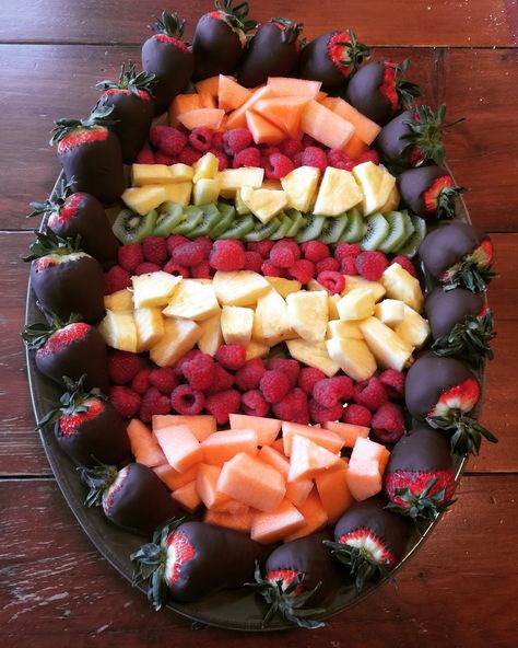 Easter fruit tray! Easter Fruit Tray, Easter Fruit, Easter Party Food, Gluten Free Puff Pastry, Easter Appetizers, Easter Snacks, Relish Trays, Fruit Tray, Easter Dinner