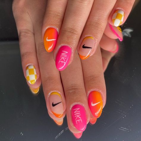 Runner Nails Design, Track Nails Designs, Cute Basketball Nails, Cute Nail Ideas Winter, Basketball Gel Nails, Basketball Nail Art, Sports Nails Designs, Basketball Nails Designs, Nike Nails Designs