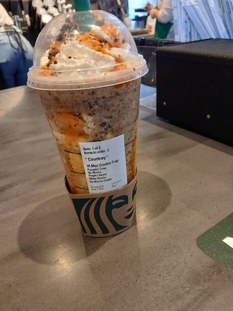 Starbucks specialty drinks and secret menu | If any pumpkin lovers are out there, this is an amazing drink | Facebook Male Body Study, Oreo Drink, Starbucks Specialty Drinks, Pumpkin Frappuccino, Starbucks Halloween Drinks, Starbucks Chocolate, Starbucks Drink Ideas, Coffee Orders, Iced Starbucks Drinks