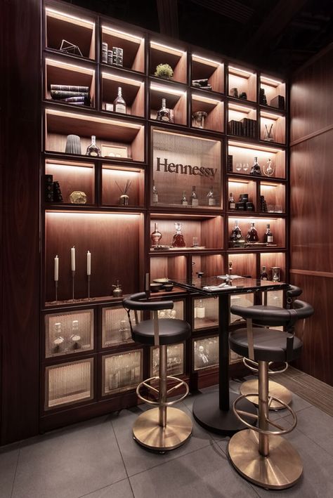 Bar design Pong IFC. Hennesy.  -Design East, HK Lounge Home Decor, Home Lounge Room Bar, Bar Lounge Room, Wine Room Design, Bar Nook, Whiskey Lounge, Whiskey Room, Cozy Bar, Modern Home Bar