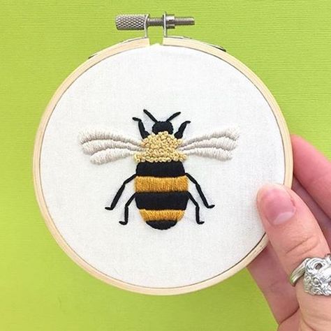 See this Instagram photo by @embroidery_instaguild • 360 likes Bee Embroidery Pattern, Bumble Bee Embroidery, Pdf Pattern Embroidery, Insect Embroidery, Embroider Ideas, Bee Embroidery, Pattern Embroidery, Hand Embroidery Pattern, Slow Stitching