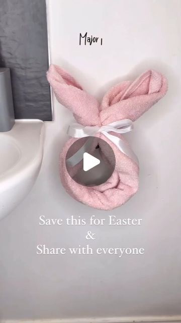 Home organization&decor ideas on Instagram: "Easter Bunny 🐰🐇 hand towel bathroom hack 💫
By @majormumhacks 
.
#tips #hacks #usefultips #lifehack #lifehacks #homehacks #simplifyyourspace
#helpfultips #helpful 
#tipsandtricks #homehacks 
#bathroomdesign #bathroomdecor #bathroomrenovation #bathroominspiration #bathroomideas #bathroomgoals #bathroominspo #bathroomstyle
#easter #easterdecor #easteregg #easterdecoration #eadtercrafts #eastergifts #easterhome" Hand Towel Bathroom, Bathroom Hacks, Towel Bathroom, Bathroom Goals, Organization Decor, Bathroom Inspo, Bathroom Style, Easter Ideas, Easter Gifts