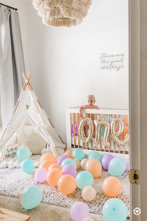 Home First Birthday Photoshoot, In Home First Birthday Pictures, First Birthday Home Decoration Ideas, 1st Birthday At Home, First Birthday At Home, Baby Boy Nursery Neutral, Pastel Birthday Decor, Boy Nursery Neutral, Gift Ideas Baby Boy