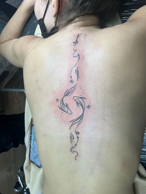 Back Tattoo Women Koi Fish, Spine Tattoos For Women Fish, Avatar Spine Tattoo, Coi Fish Spine Tattoos For Women, Water Back Tattoo, Thick Fine Line Tattoo, Koi Spine Tattoo, Pisces Fish Back Tattoo, Koi Fish Back Tattoo For Women