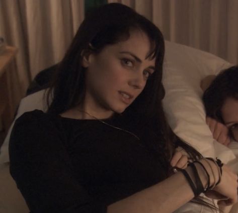 #thelword #wlw #jenny #lesbian #Icon Jenny Schecter L Word, Jenny The L Word, Wlw Icons, Jenny Schecter, Shane Mccutcheon, Mia Kirshner, L Word, Fine People, The L Word