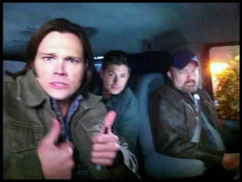 Love this guys Bobby Singer, Jensen And Jared, Supernatural Pictures, Jensen And Misha, Jared Jensen, Spn Cast, Supernatural Tv Show, Casting Pics, Jared And Jensen