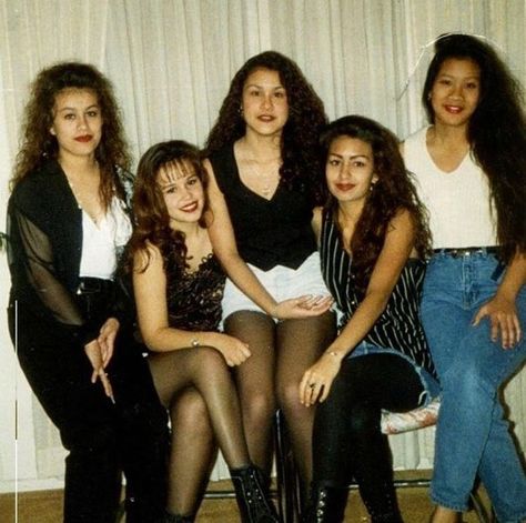 80s Latina, Chicano Outfits, Chicana Culture, Chola Outfit, 80s Aesthetic Outfits, Latino Culture, Chola Girl, Chola Style, Chicana Style