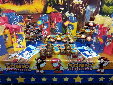 Sonic treat table Sonic Treats, Sonic Themed Party, Sonic Birthday Party, Sonic Birthday Cake, Themed Party Ideas, Sonic Birthday Parties, Birthday Party Images, Hedgehog Birthday, Sonic Party