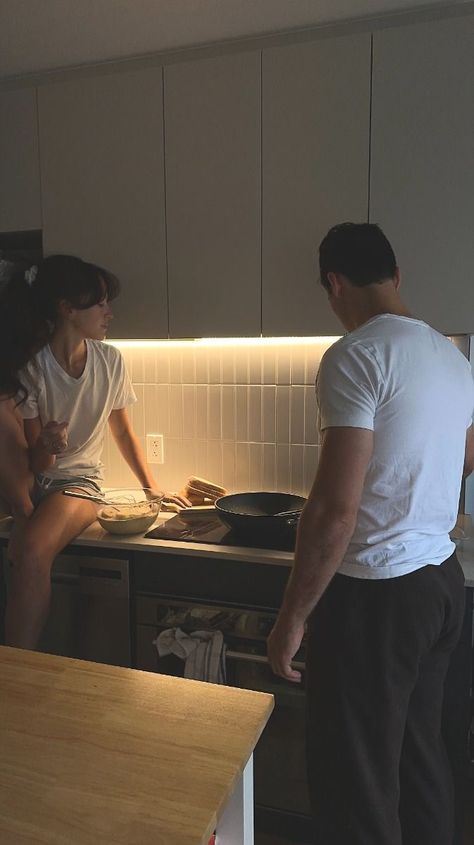 Couple In House Aesthetic, Healthy Love Life Aesthetic, Couple In The Kitchen Cute, Cooking Dinner With Boyfriend Aesthetic, Couples Healthy Lifestyle, Live In Relationship Couple Goals, Living With Bf Aesthetic, 2025 Vision Board Cooking, Healthy Relashionship Aesthetic