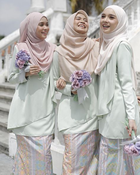 2,933 Likes, 60 Comments - Fiona Pastel Dress, 21 Oct (@minimalace) on Instagram: “Our special collection Pastelina Batik, we're so excited, and just can't hide it!🌸 #pastelinabatik…” Model Baju Hijab, Malaysian Dress, Tunik Hijab Style, Love Good Morning, Casual Bridesmaid Dresses, Baju Kahwin, Kebaya Modern Dress, Pastel Bridesmaid Dresses, Hijab Dress Party