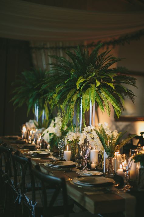 Tropical Wedding Centerpieces, Greenery Wedding Centerpieces, Fern Wedding, Candles Flowers, Elegant Wedding Centerpiece, Tafel Decor, Tropical Home Decor, Santa Barbara Wedding, Elegant Dinner