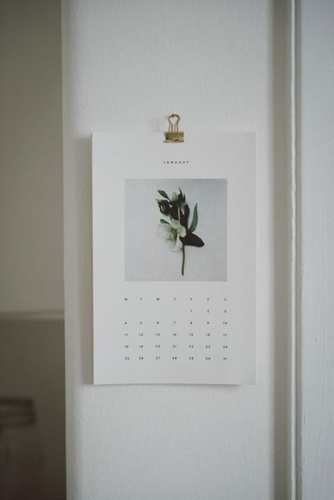 How To Hang Calendar On Wall, Photo Calendar Ideas, Diy Photo Calendar, Calender Diy, Calendario Aesthetic, Calendar With Photos, Diy Wall Calendar, Yearly Wall Calendar, Charles Sheeler