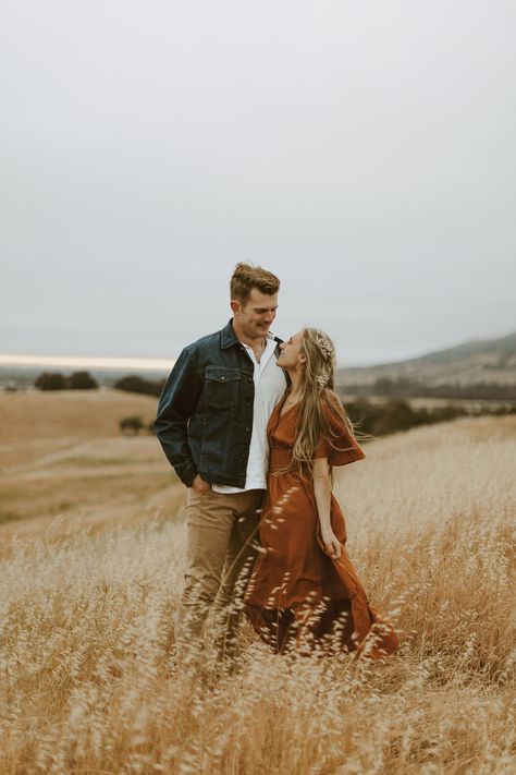 Burnt Orange Couple Outfit, Rust Engagement Pictures, Engagement Photos Maxi Dress, Burnt Orange Couple Pictures, Terracotta Engagement Photos, Brown Dress Engagement Photos, Western Couple Photoshoot Outfits Fall, Fall Engagement Pictures Western, Burnt Orange Engagement Photos