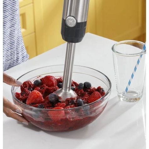 Features Powerful Immersion Blender - Blend up smoothies, shakes, sauces and purees with ease thanks to a high performance immersion blender with 500w of power in a multi-purpose hand blender 2-Speed Immersion Blender - Meet all your blending needs with a dual speed immersion blender that easily switches from low to high speed Food And Drink Recipes, Hand Held Blender, Kitchen Games, Immersion Blender, Amazon Kitchen Gadgets, Creamy Desserts, Hand Blender, Cool Kitchen Gadgets, Smoothie Shakes