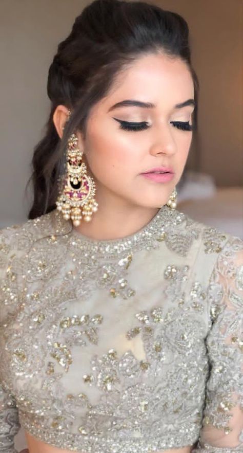 Crop Top Lehenga Hairstyles, Hairstyle For Crop Top, Kurthi Design, Lehenga Hairstyles, Fashion Outfits Ideas, Lehenga Crop Top, Mom Daughter Outfits, Pony Hairstyles, Daughter Outfits