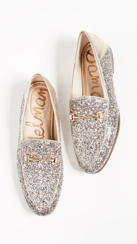 Toss Your Heels Aside: These 14 Glitter Flats Will Get You Through the Holidays Like a Pro Shoes Trends, Glitter Fashion, Trending Womens Shoes, Glitter Flats, Glitter Shoes, Shoe Fits, Womens Shoes High Heels, Hot Shoes, Boots And Sneakers