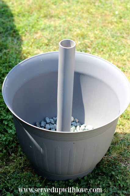 Diy Umbrella Base, Patio Umbrellas Diy, Diy Umbrella, Backyard Patio Furniture, Diy Projects To Make And Sell, Outdoor Umbrella Stand, Pool Umbrellas, Southern Kitchen, Large Flower Pots