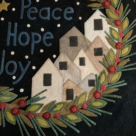 Lucinda Shattuck on Instagram: “All appliqué is finished, and I’m very pleased with the end result! I’m still mulling over how to finish this one, and can’t quite decide.…” Wool Applique Kits, Wool Applique Patterns, Applique Kit, Penny Rugs, Wool Projects, Hand Dyed Wool, Applique Pattern, Whimsical Christmas, Fall Candles